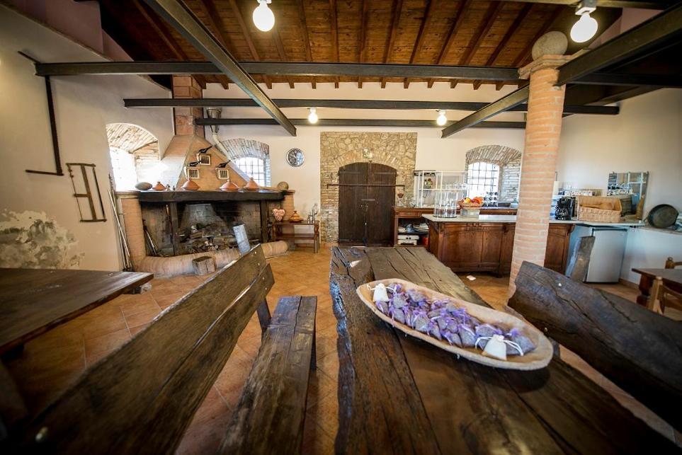 Bed and Breakfast Fattoria Branciana Rossena Exterior foto